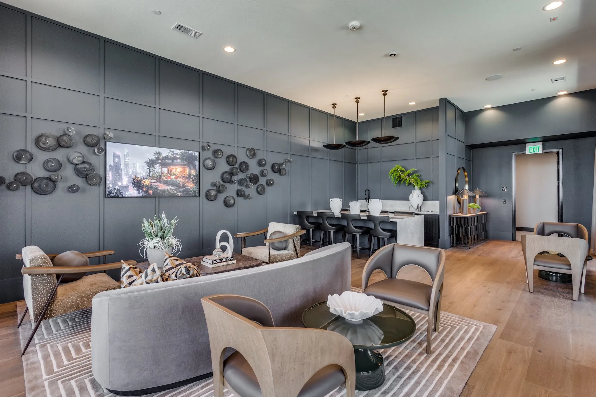Clubroom with bar and lounge seating