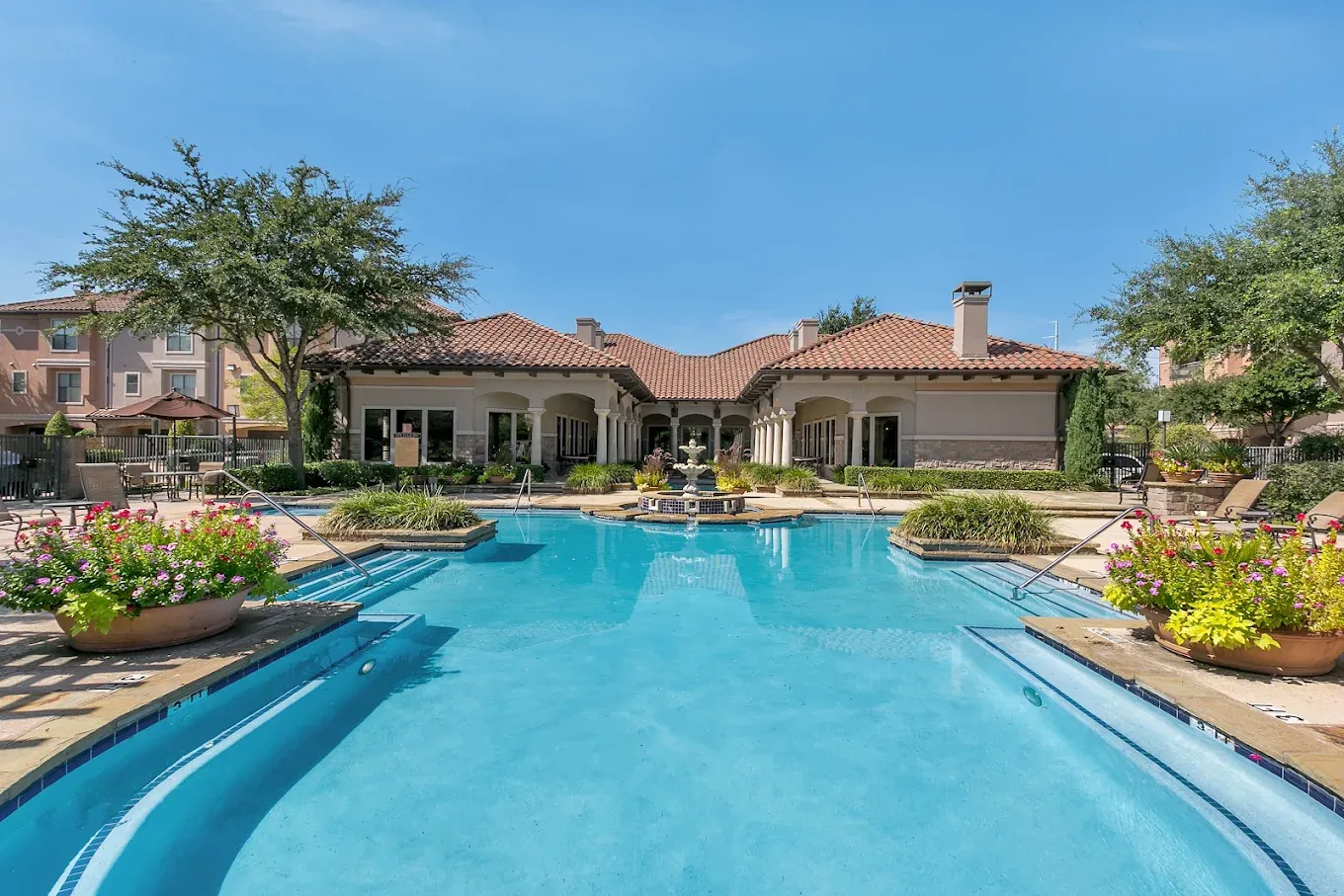 La Villita Lakeside and Landings