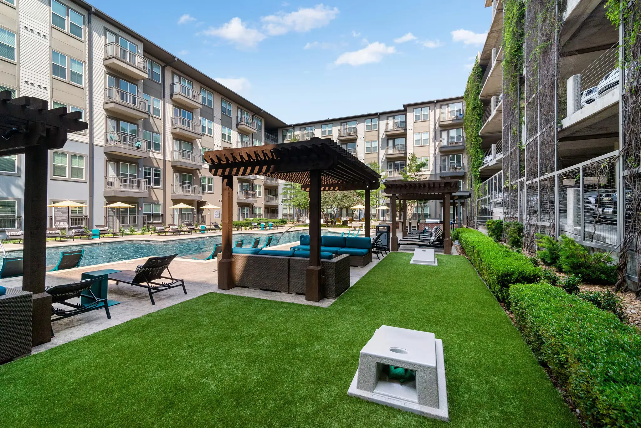 The Fairmount at Oak Lawn
