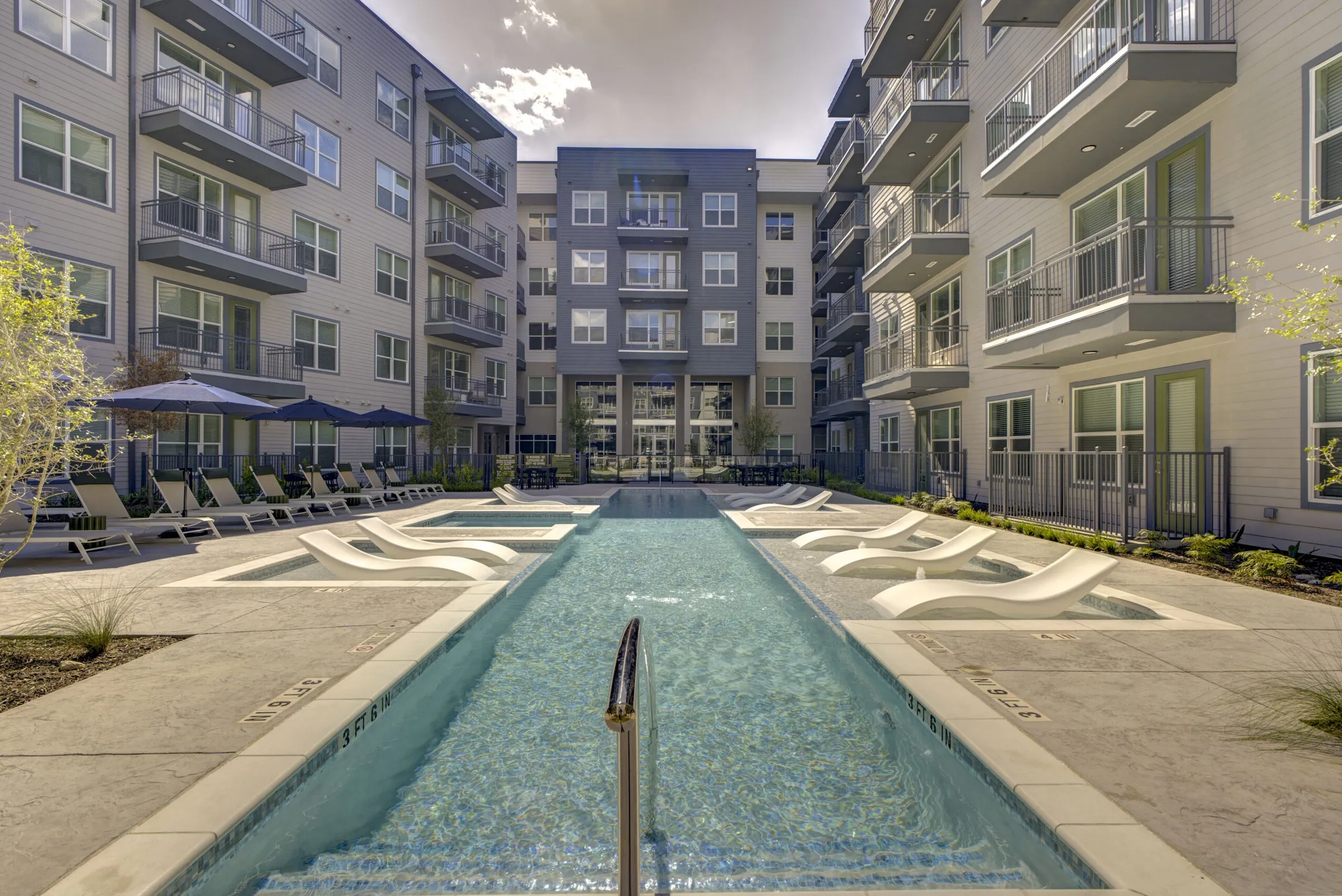 Pool at Alexan by the Galleria