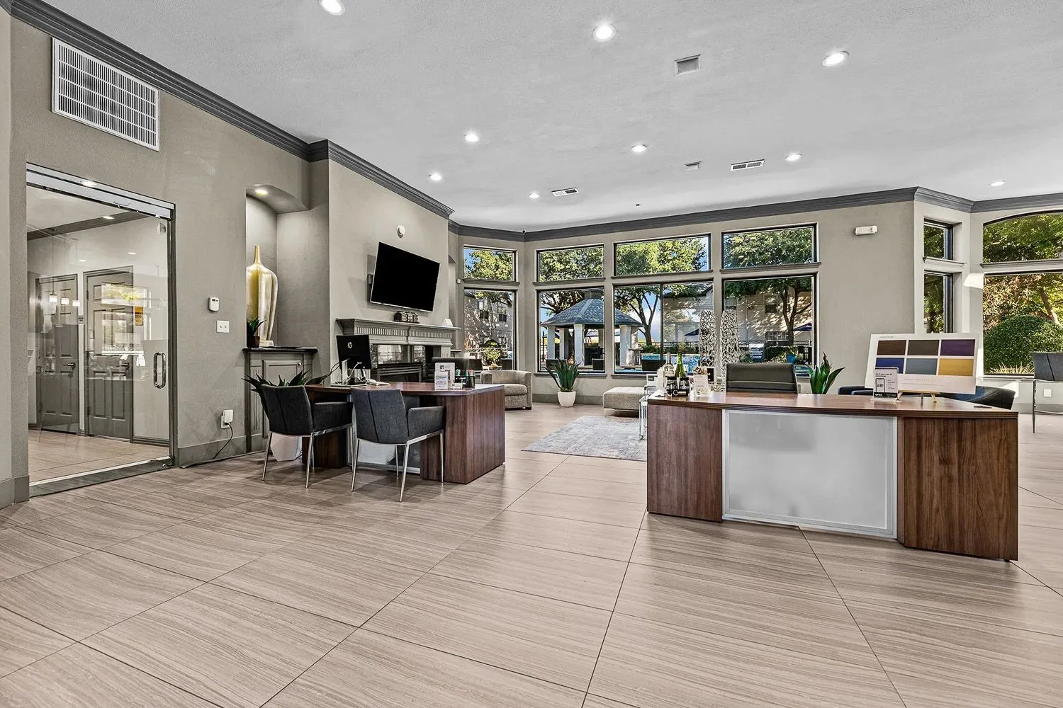 Leasing office lounge with coffee bar at 29Fifty