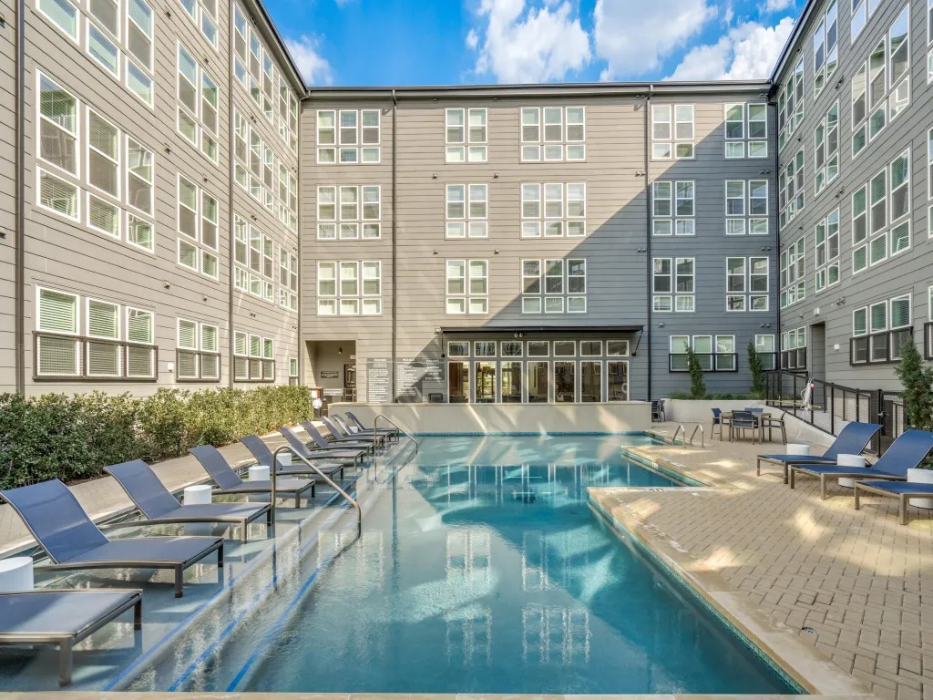 Bent Tree Lofts - Resort Style Infinity Edge Swimming Pool at Bent Tree Lofts