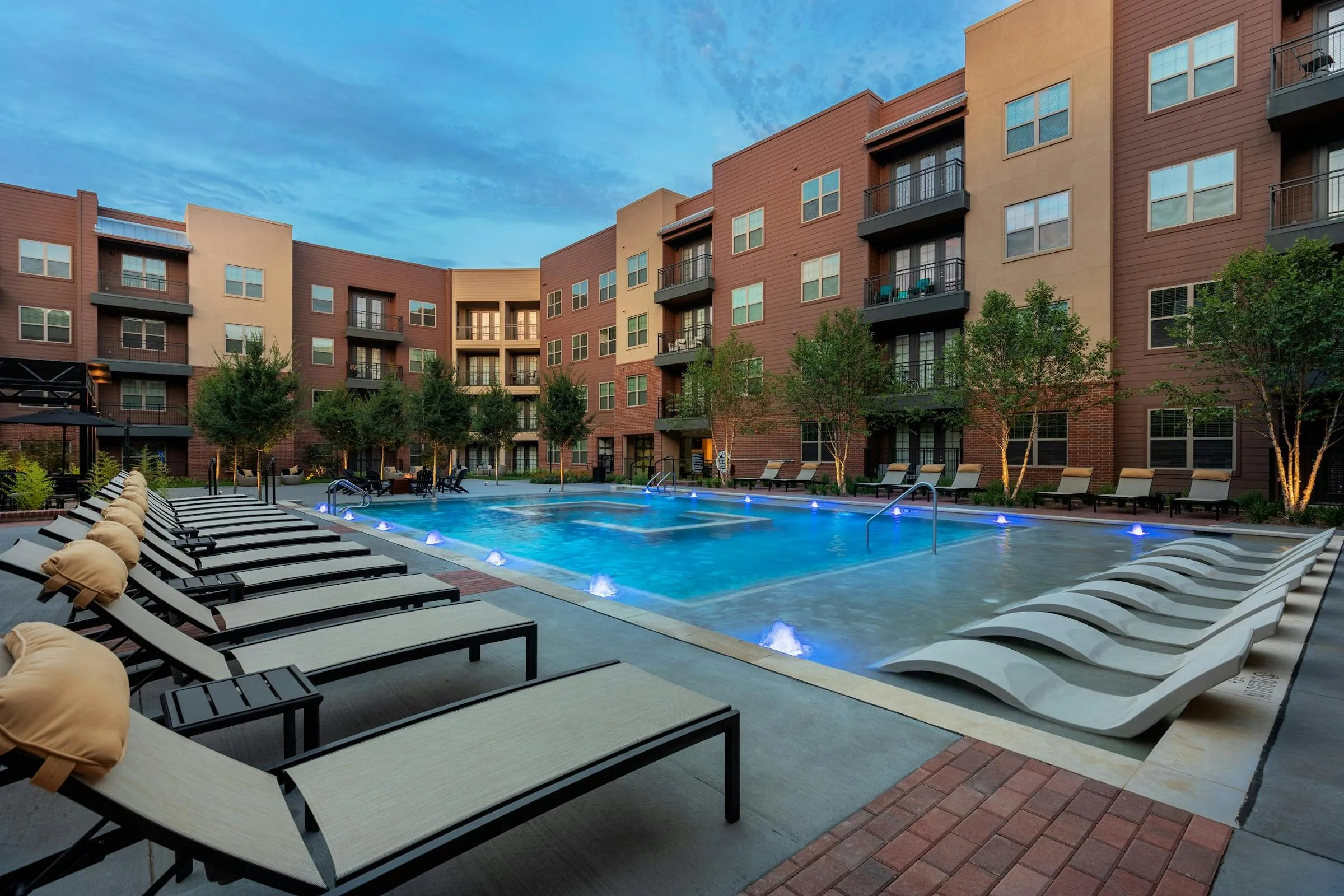 Pool at AMLI Grapevine