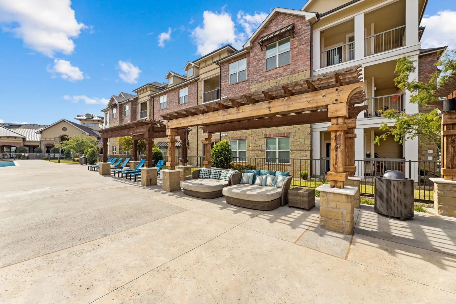 A sunny day at Auberge of Burleson