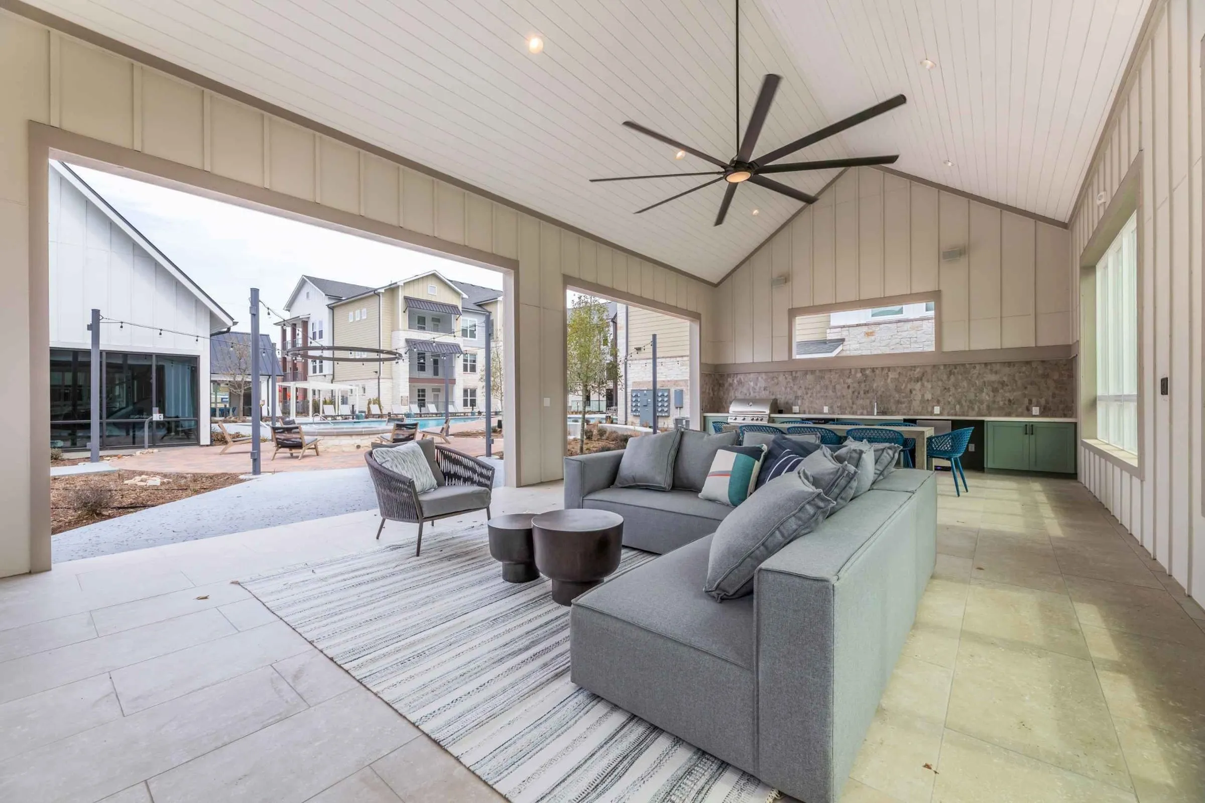 Atlas Crown - Covered outdoor clubhouse and kitchen