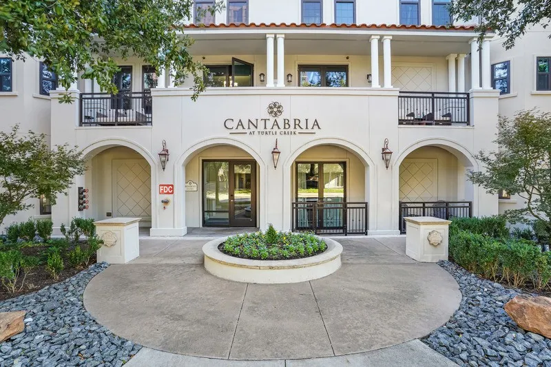 Cantabria at Turtle Creek - Cantabria at Turtle Creek entrance and porte-cochere