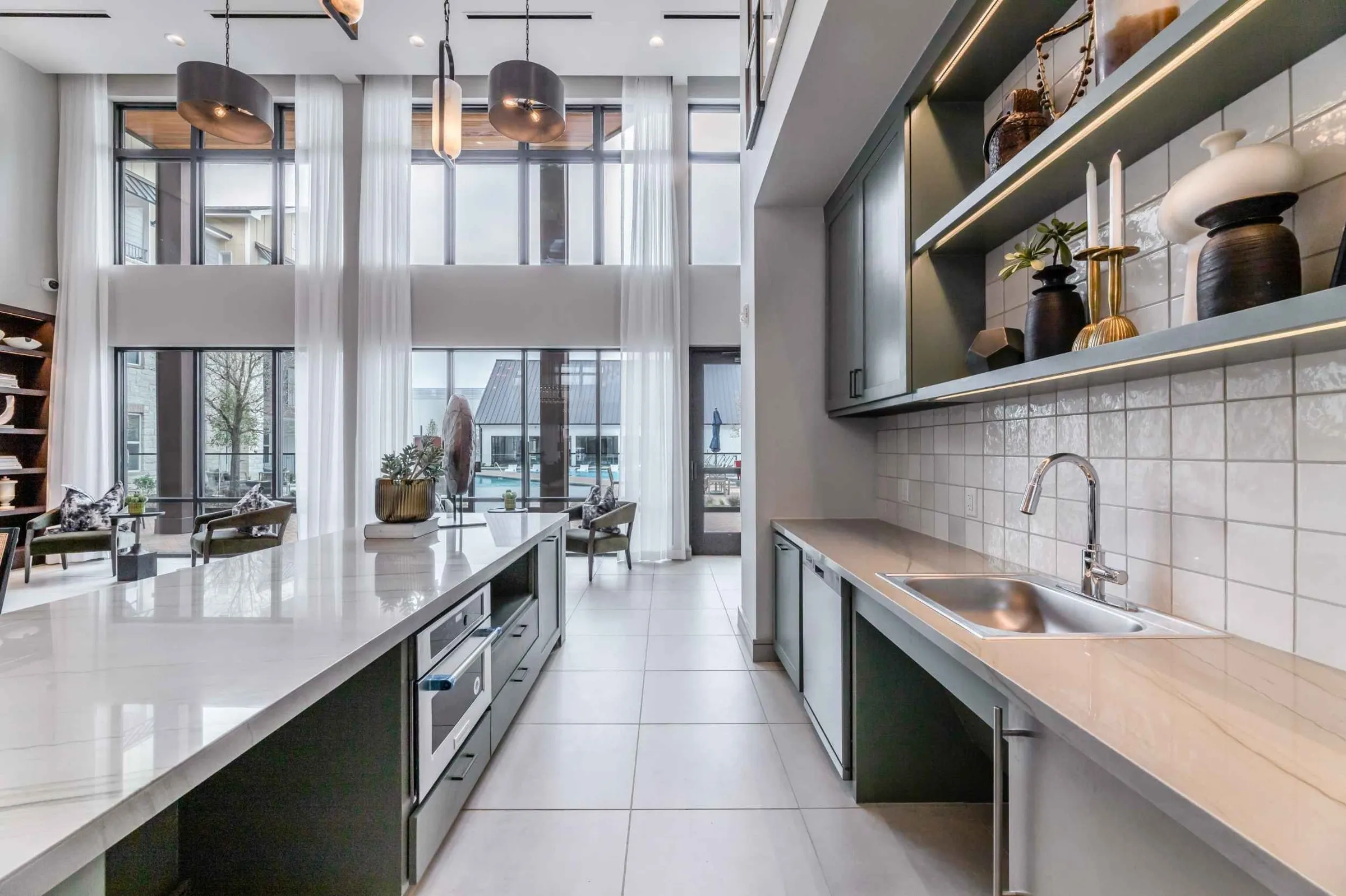 Atlas Crown - Community kitchen with swimming pool view