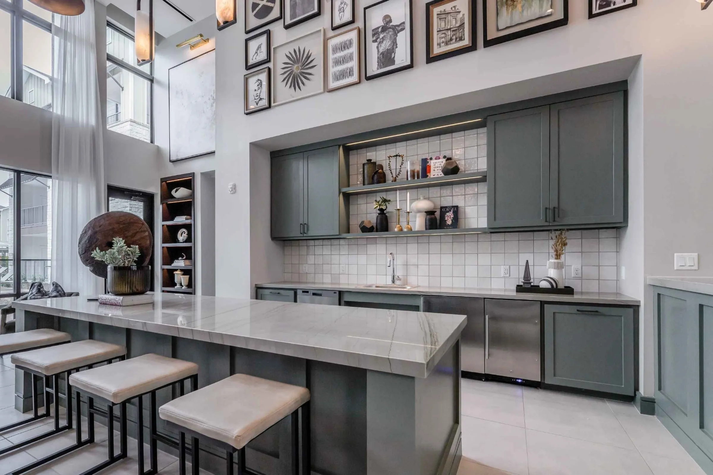 Atlas Crown - Community kitchen with bar seating