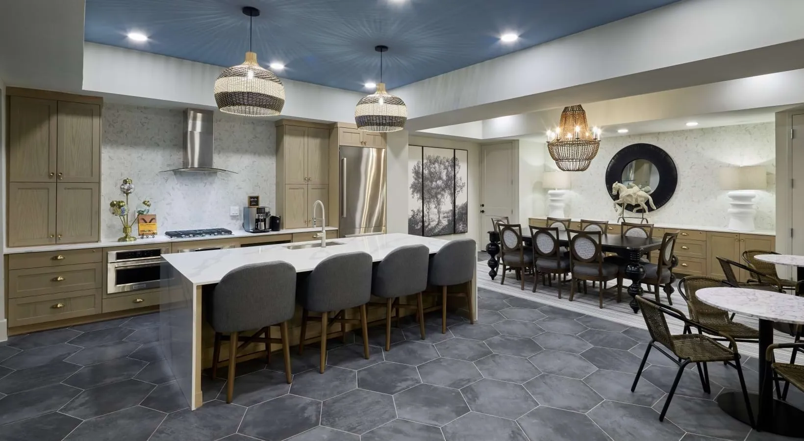 Avenida Carrollton - Demonstration Kitchen