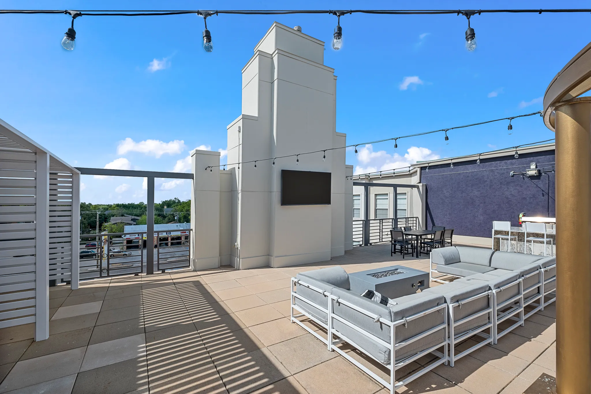 5 Mockingbird - Rooftop fire pit lounge