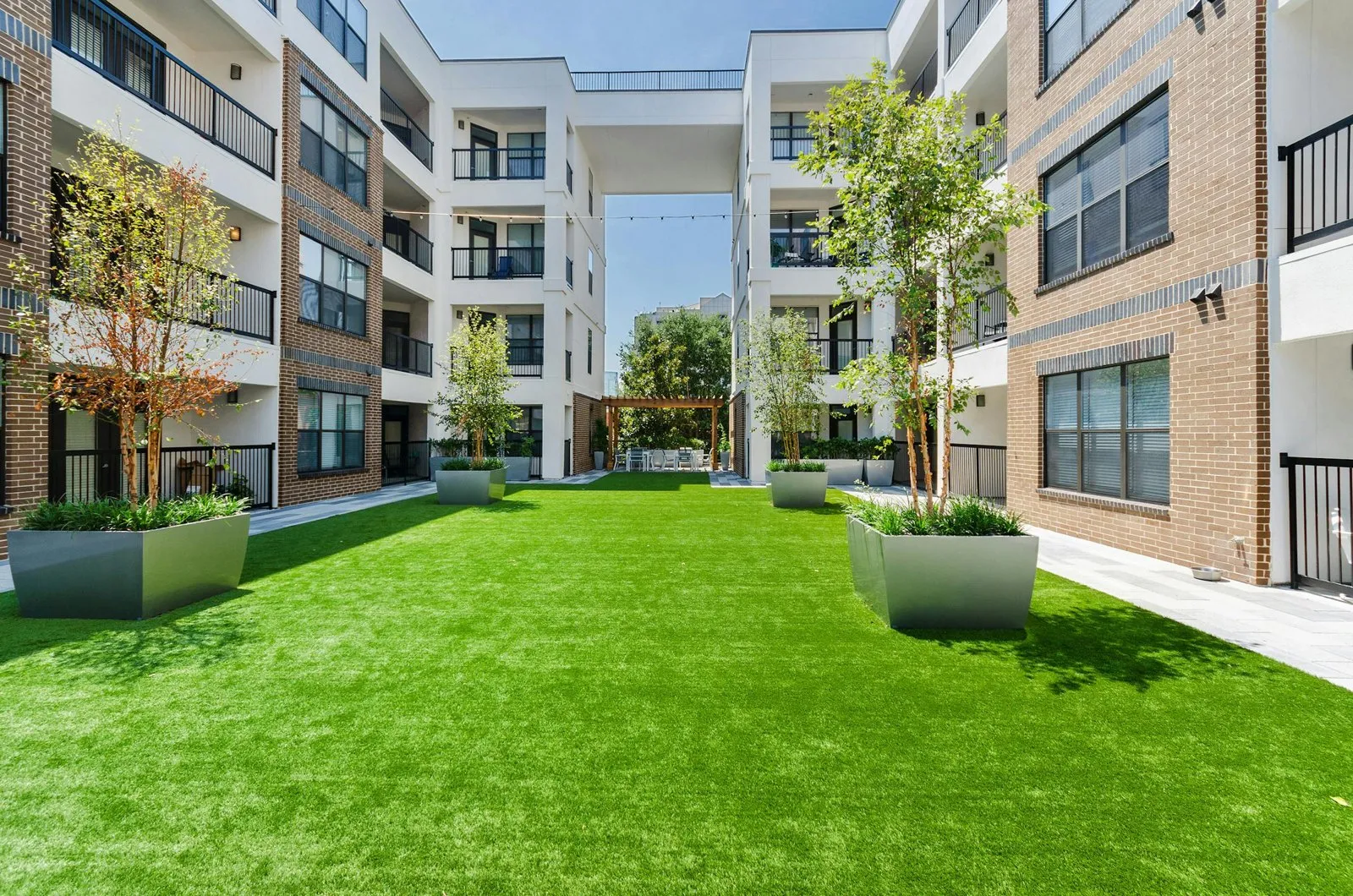 Courtyard 2 at AMLI Quadrangle