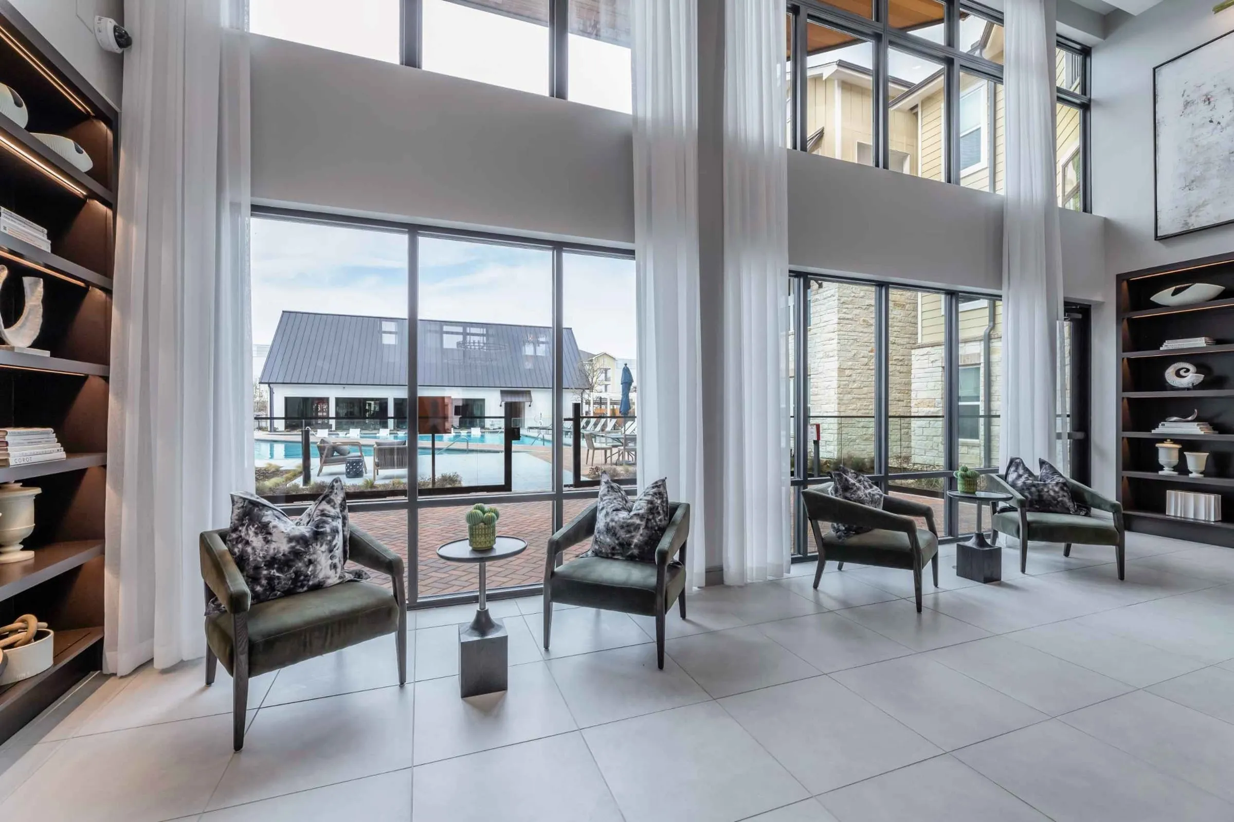 Atlas Crown - Lounge area with views of the swimming pool