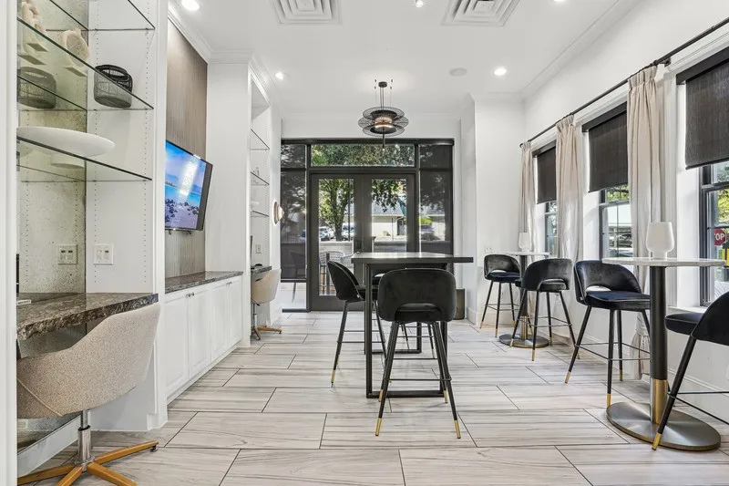 Cantabria at Turtle Creek - Coffee bar and bar seating in the resident clubroom