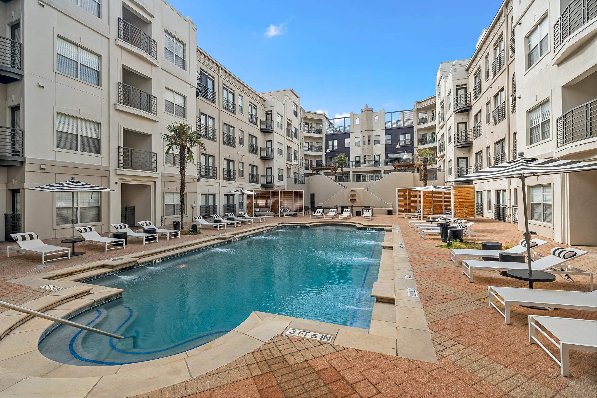 5 Mockingbird - Resort-style swimming pool