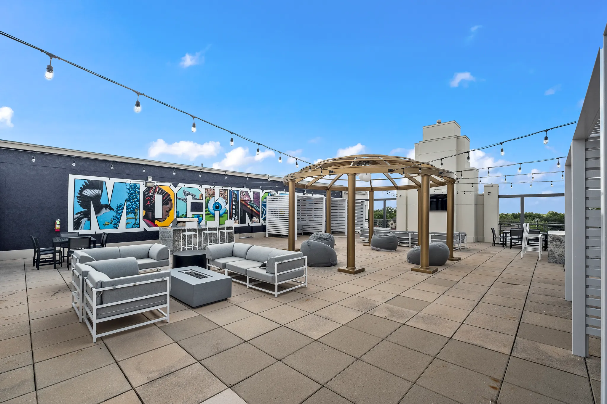 5 Mockingbird - Sky lounge rooftop deck