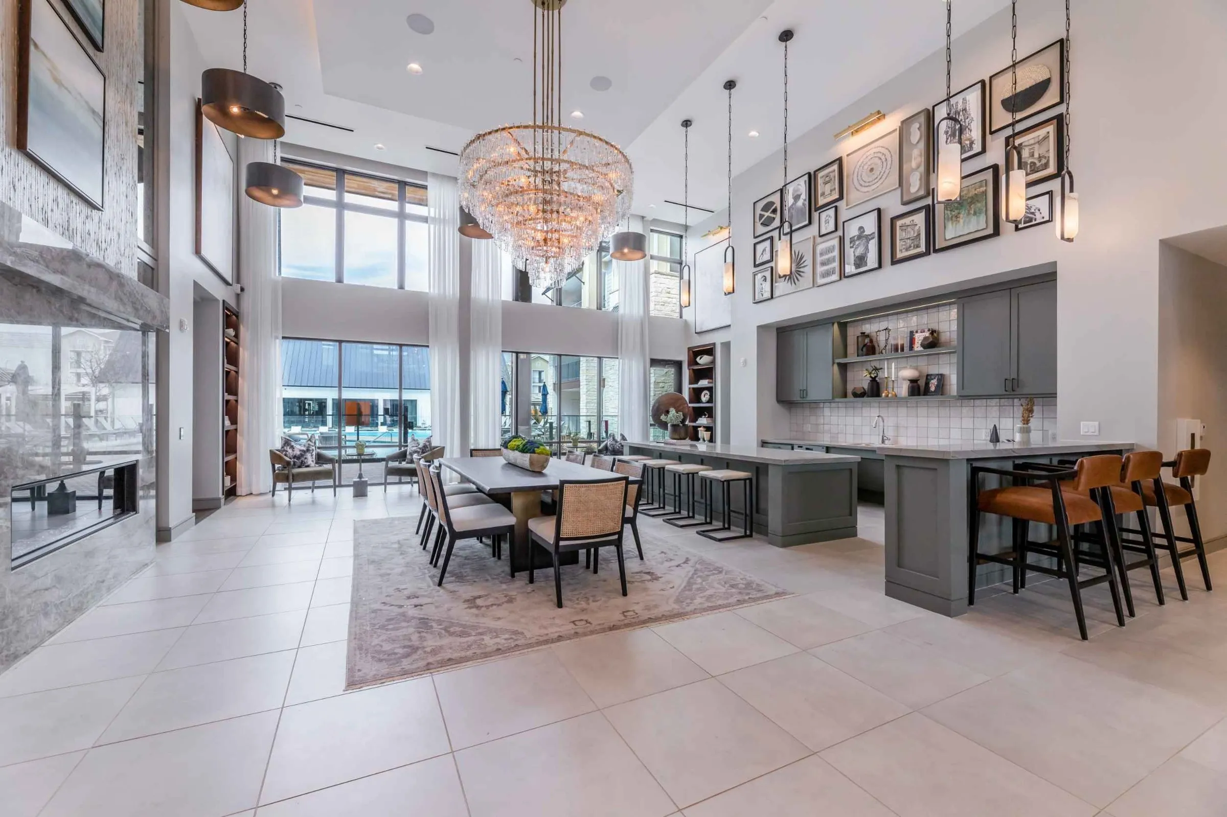 Atlas Crown - Lounge area with kitchen and long table with chairs