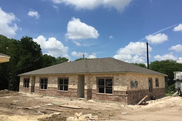 2212 Breezy Dr – image 1
