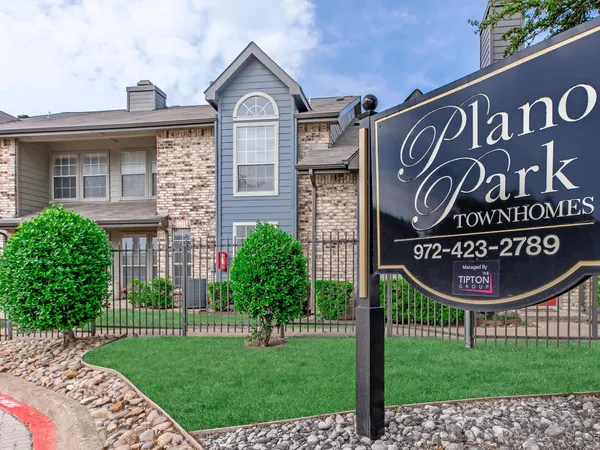 Plano Park Townhomes